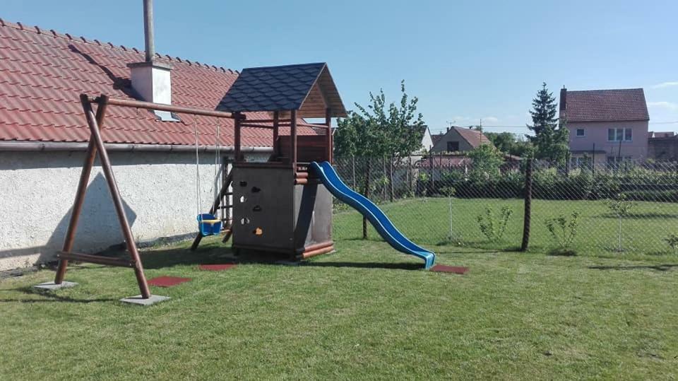 Penzion U Dvou Lip Drnholec Dış mekan fotoğraf